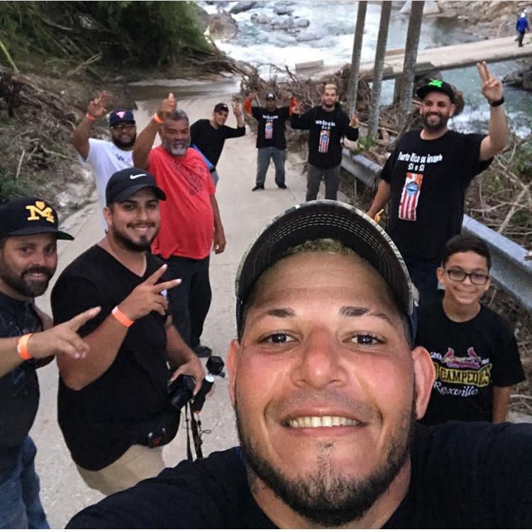 Yadier Molina takes selfie with friends in Puerto Rico